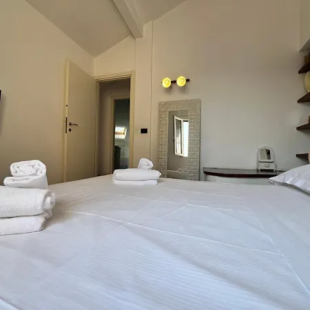 Apartment Casa Del Pozzo, 90 Mq, 2b 1b, Cozy Top-floor Ligurian Stay, No Lift, Steps From The Sea *