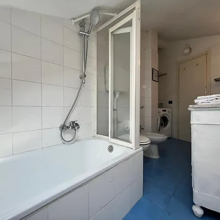 Casa Del Pozzo, 90 Mq, 2b 1b, Cozy Top-floor Ligurian Stay, No Lift, Steps From The Sea