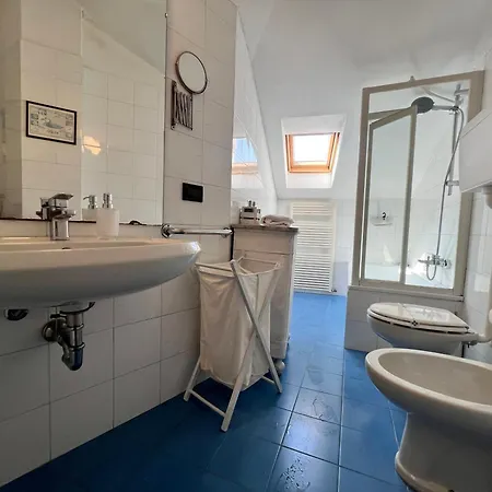 Apartment Casa Del Pozzo, 90 Mq, 2b 1b, Cozy Top-floor Ligurian Stay, No Lift, Steps From The Sea